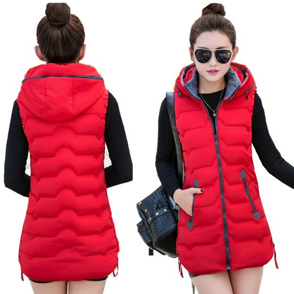 Naiste vabaaja vest kapuutsiga