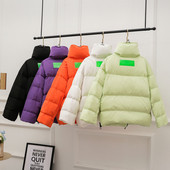 Lühike naiste jakk taskute ja kõrge kraega