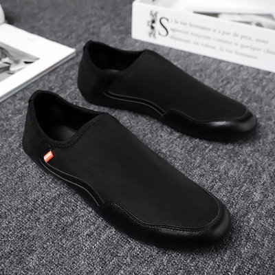 Κομψά ανδρικά μοκασίνια από υφάσματα με επίπεδη σόλα