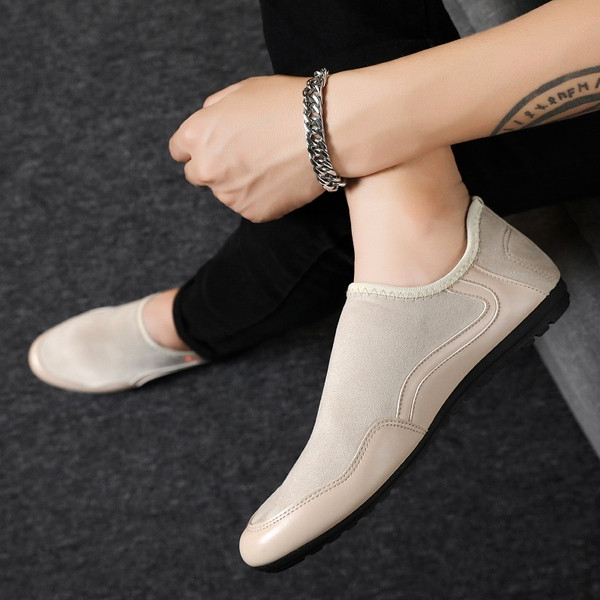 Κομψά ανδρικά μοκασίνια από υφάσματα με επίπεδη σόλα