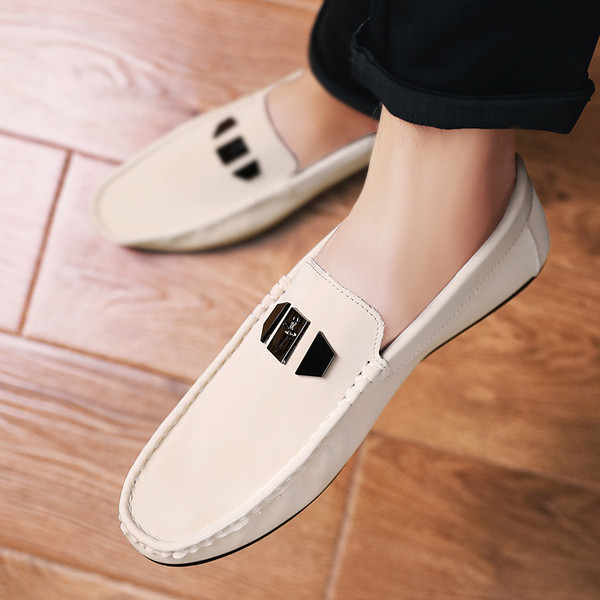 Modern férfi mokaszin fém elemmel