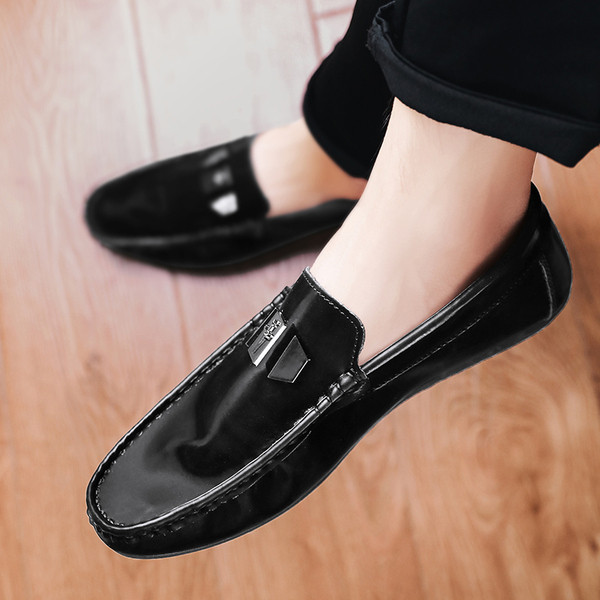 Modern férfi mokaszin fém elemmel