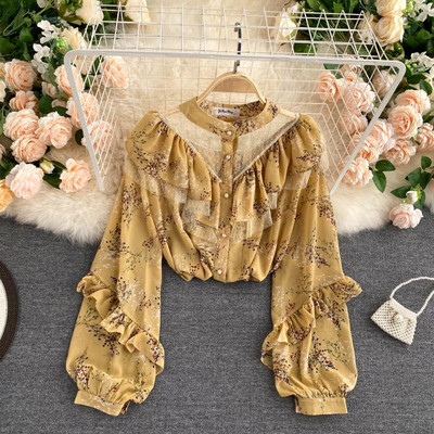 Lillemustri ja lokkidega naiste särgid