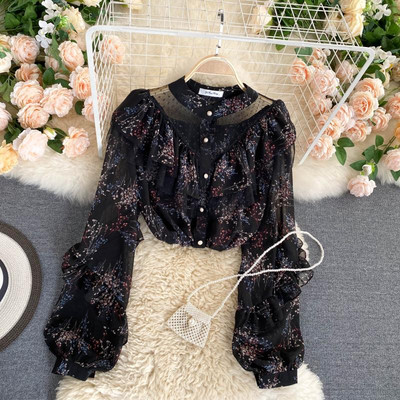 Lillemustri ja lokkidega naiste särgid