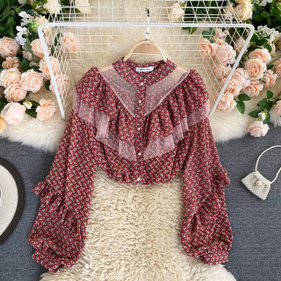 Lillemustri ja lokkidega naiste särgid