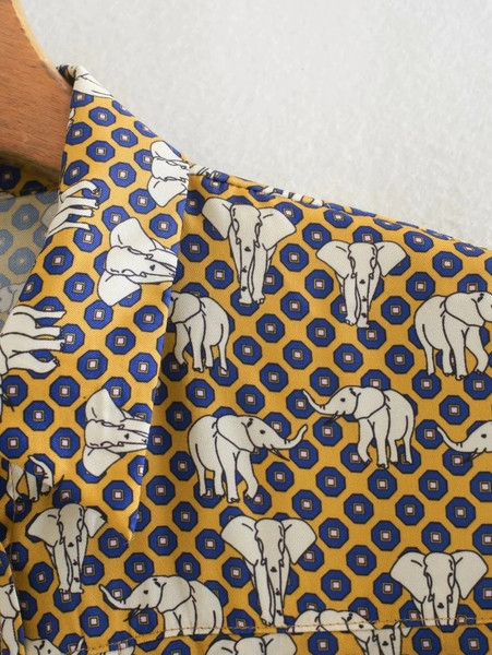 Alkalmi női ing gombokkal és színes rátéttel