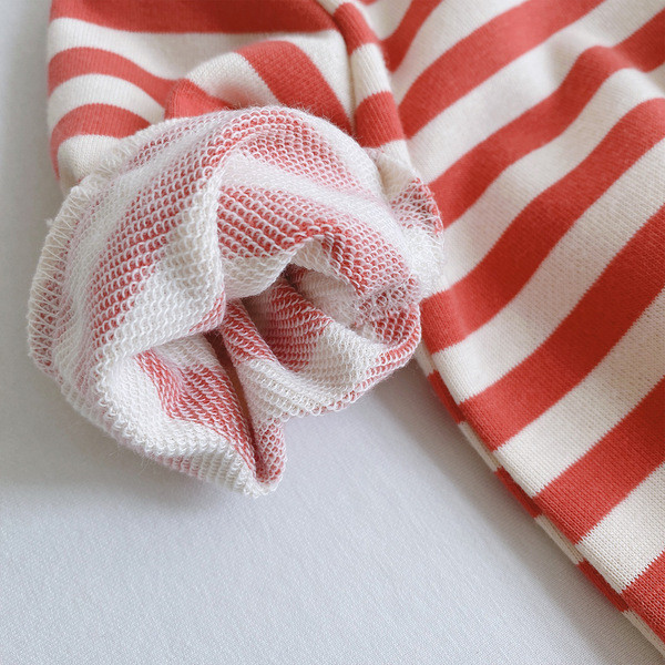 Ριγέ παιδική φόρμα με μακριά μανίκια και απλικέ