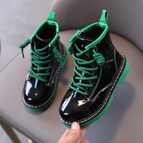 Modernūs vaikiški batai su spalvotais kaklaraiščiais mergaitėms