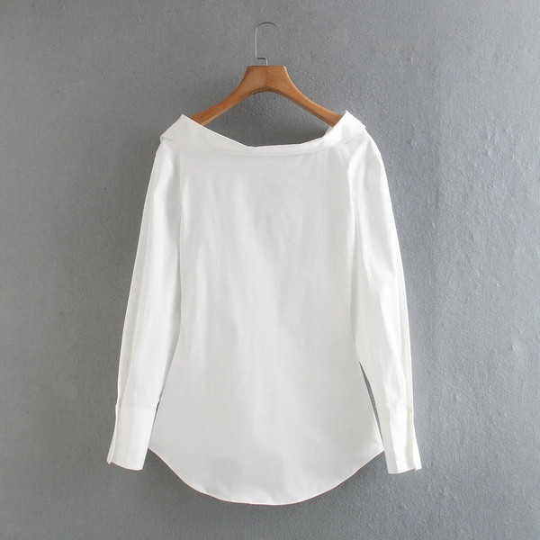 Γυναικείο πουκάμισο casual σε λευκό χρώμα με λαιμόκοψη και τσέπη