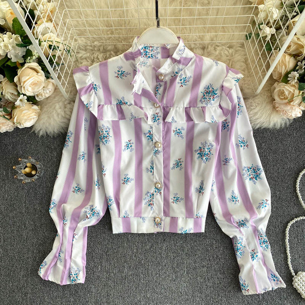 Γυναικείο πουκάμισο με κουμπιά, λουλουδάτο μοτίβο και χαμηλό γιακά