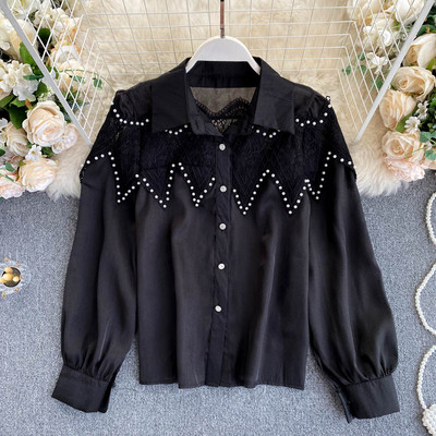 Μοντέρνο γυναικείο πουκάμισο με κουμπιά, δαντέλα και κλασικό κολάρο