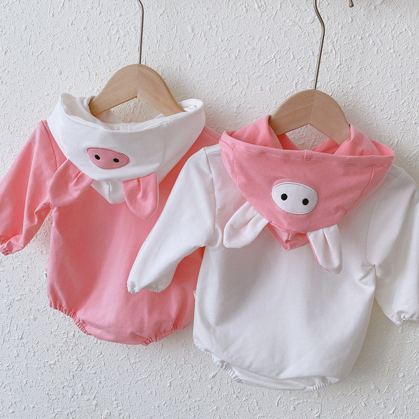 Μοντέρνο βρεφικό κορμάκι για κορίτσια με μακριά μανίκια και κουκούλα