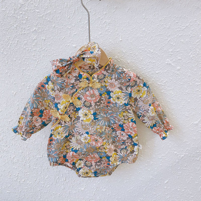 Βρεφικό κορμάκι  για κορίτσια με κορδέλα και λουλουδάτο μοτίβο