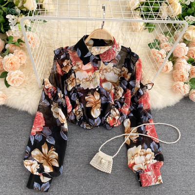 Stílusos női ing virágmintával és klasszikus gallérral