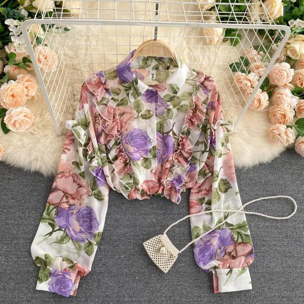 Stílusos női ing virágmintával és klasszikus gallérral