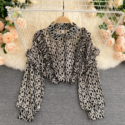 Moodne naiste särk klassikalise krae ja lokkidega