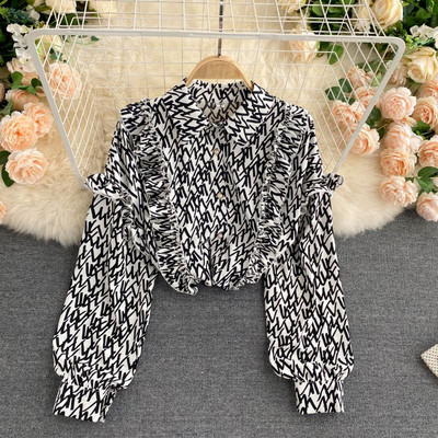 Moodne naiste särk klassikalise krae ja lokkidega