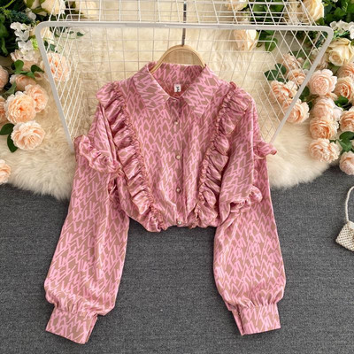 Moodne naiste särk klassikalise krae ja lokkidega