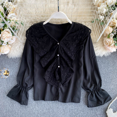 Μοντέρνο γυναικείο πουκάμισο με δαντέλα και ντεκολτέ