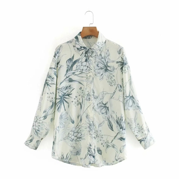 Μοντέρνο γυναικείο πουκάμισο - με κλασικό γιακά και λουλουδάτο μοτίβο