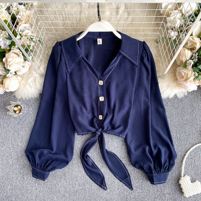 Modern női ing klasszikus gallérral és gombokkal