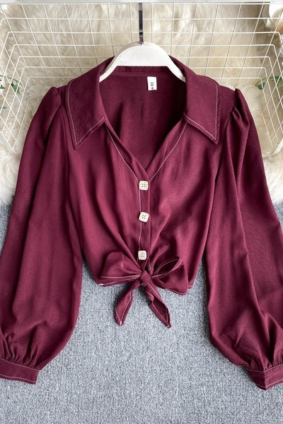 Modern női ing klasszikus gallérral és gombokkal