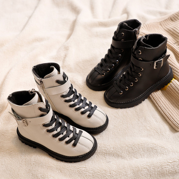 Modern, csatos gyerekcsizma lányoknak