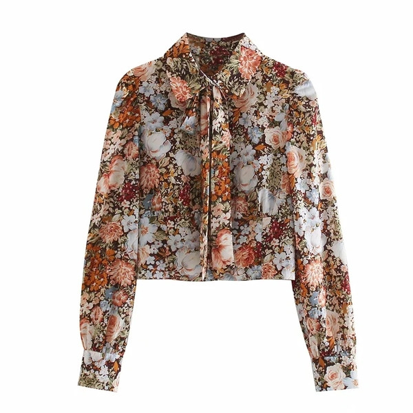 Moodne naiste särk - lillelise mustriga ja klassikalise kraega