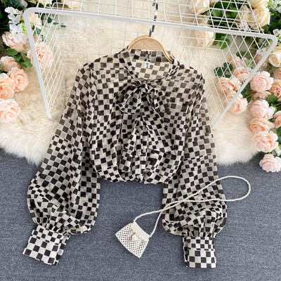 Naiste nööpidega särk ja paelaga krae