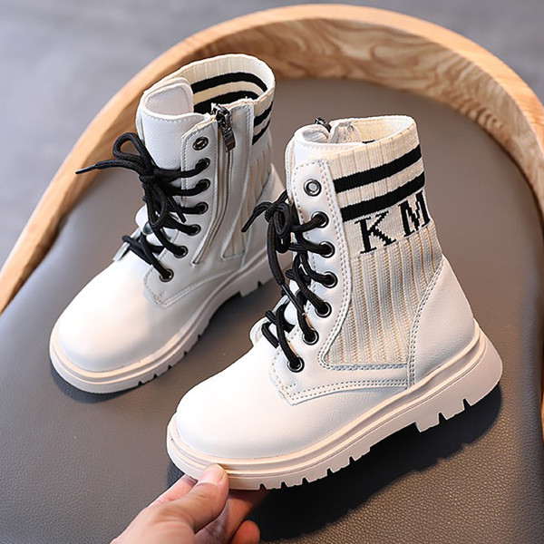 Vabaajakirjaga lastesaapad ja lipsud tüdrukutele