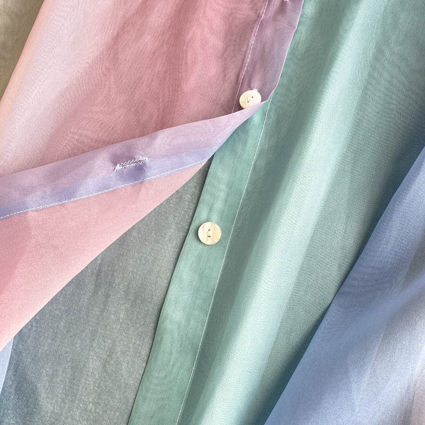 Többszínű női ing klasszikus gallérral és gombokkal - aszimmetrikus modell