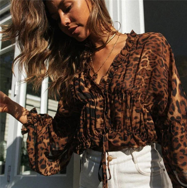 Naiste spitsikaelusega šifoonist särk ja pikkade laiade varrukatega