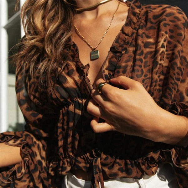 Naiste spitsikaelusega šifoonist särk ja pikkade laiade varrukatega