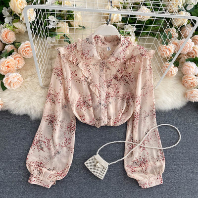 Μοντέρνο γυναικείο πουκάμισο με λουλουδάτο μοτίβο και κλασικό γιακά με βολάν