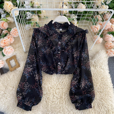 Μοντέρνο γυναικείο πουκάμισο με λουλουδάτο μοτίβο και κλασικό γιακά με βολάν