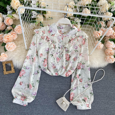 Μοντέρνο γυναικείο πουκάμισο με λουλουδάτο μοτίβο και κλασικό γιακά με βολάν