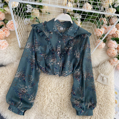 Μοντέρνο γυναικείο πουκάμισο με λουλουδάτο μοτίβο και κλασικό γιακά με βολάν