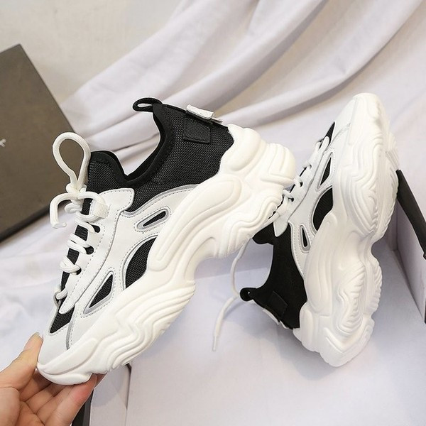 Γυναικεία σπορ και casual  παπούτσια με τραχιά σόλα