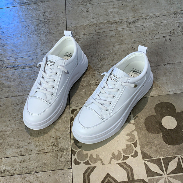 Eko bőrből készült alkalmi női sportcipő 5 cm-es platformmal