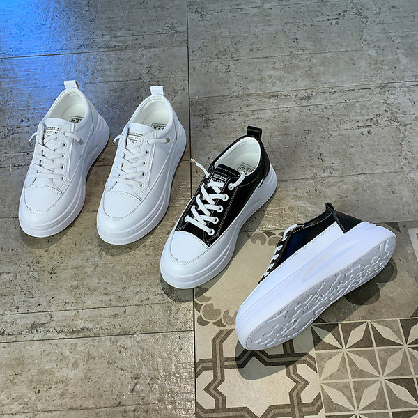 Eko bőrből készült alkalmi női sportcipő 5 cm-es platformmal