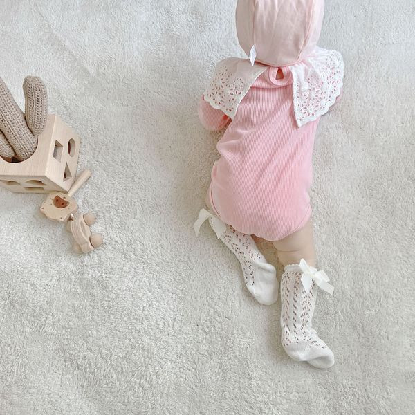 Μοντέρνο παιδικό κορμάκι για κορίτσια με μακριά μανίκια και δαντέλα