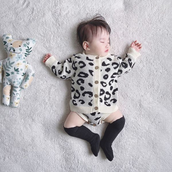 Πλεκτό βρεφικό σετ  για κορίτσια, κορμάκι και ζακέτα με μοτίβο λεοπάρδαλης