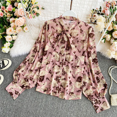 Naiste paela, nööpide ja pikkade varrukatega särk - lai mudel