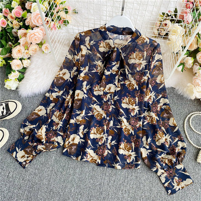 Naiste paela, nööpide ja pikkade varrukatega särk - lai mudel