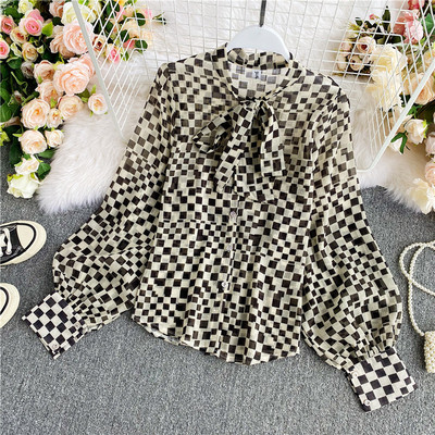 Naiste paela, nööpide ja pikkade varrukatega särk - lai mudel