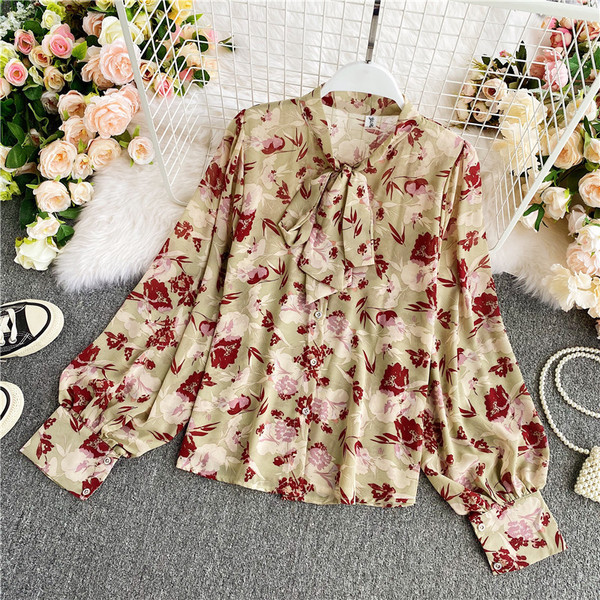 Naiste paela, nööpide ja pikkade varrukatega särk - lai mudel