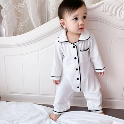 Täielik beebipidžaama pikkade varrukate ja nööpidega