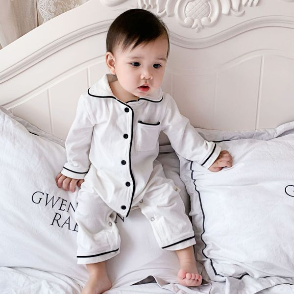 Täielik beebipidžaama pikkade varrukate ja nööpidega