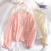 Női csipke ing hosszú ujjal és spitz nyakkivágással