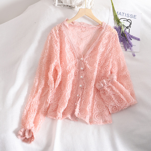 Női csipke ing hosszú ujjal és spitz nyakkivágással